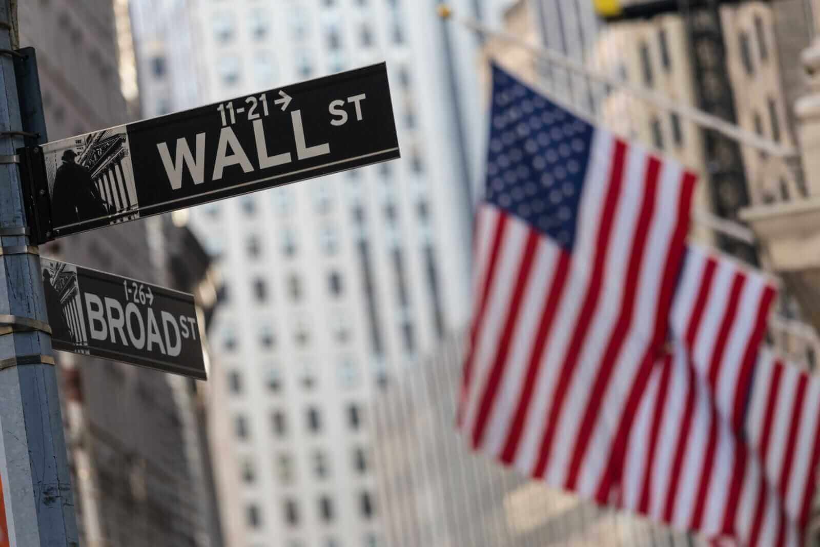 Stocks Close Lower on Worries About US Economy