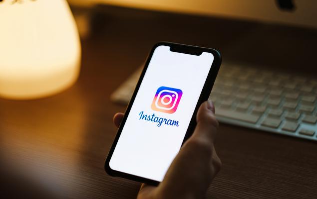 Meta Platforms is Overvalued at 5.5X PS: Buy, Sell or Hold the Stock?