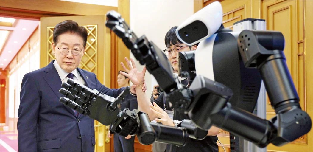 李대통령 "한국판 팰런티어 육성"…10조 펀드 만든다