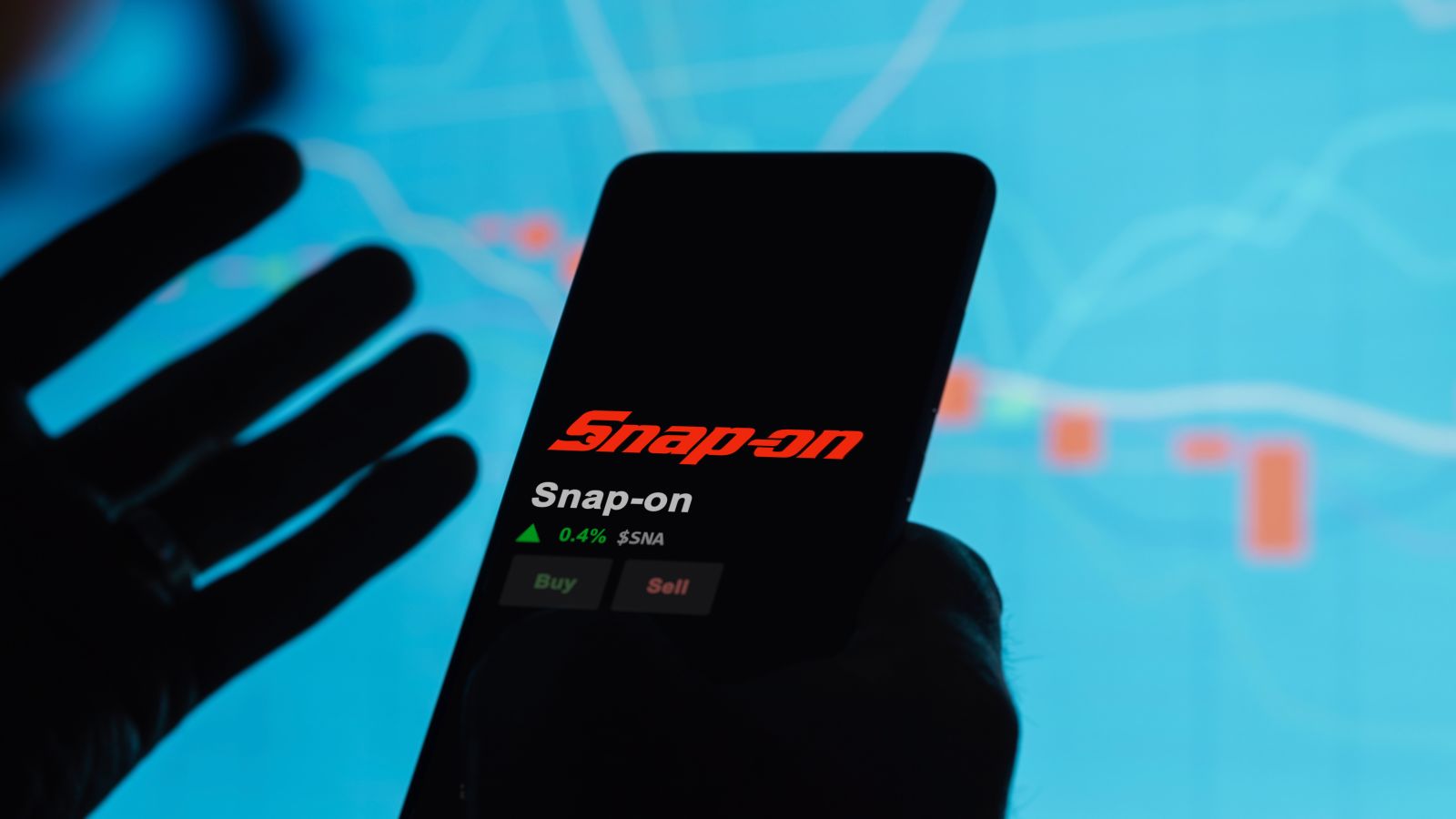Is Snap-on Stock Underperforming the Nasdaq?