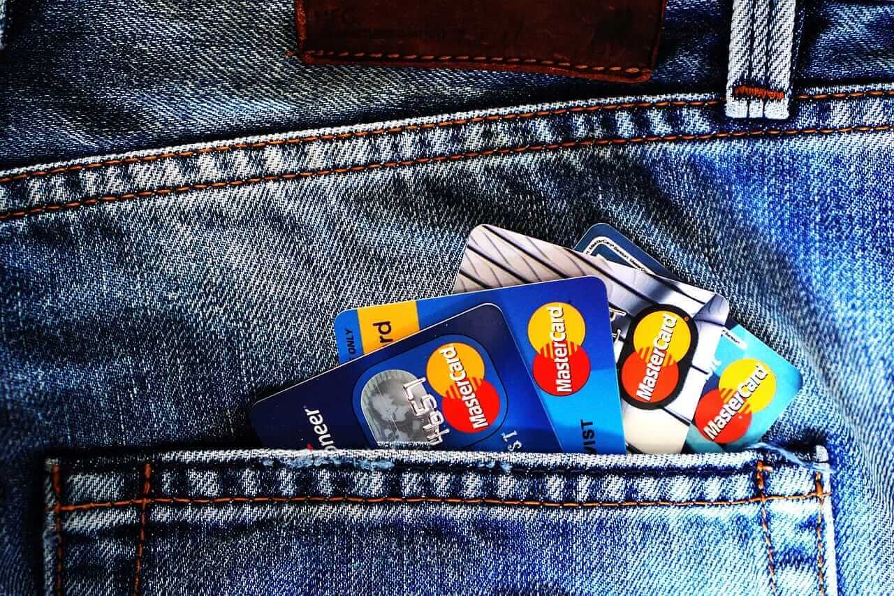 Americans Still Owe $1.25 Trillion on Credit Cards as Interest Tops 23%: Experts Say This One Call Helped Over 80% of Borrowers Get a Lower Rate