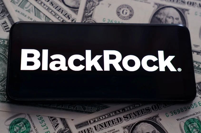 Strong Fee Growth And Citi Mandate Boost BlackRock's Outlook - BlackRock (NYSE:BLK)