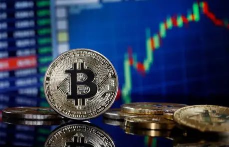 Bitcoin toca línea de tendencia histórica y podría desencadenar nuevo rally parabólico