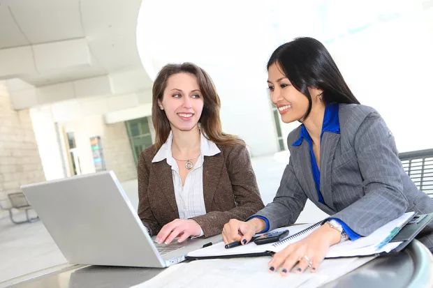 CRAI Stock: Niche Consulting Strength Meets Industry Challenges