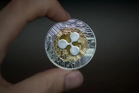 XRP enfrenta resistencia: ¿Se avecina un impulso de los whales y un patrón triangular?