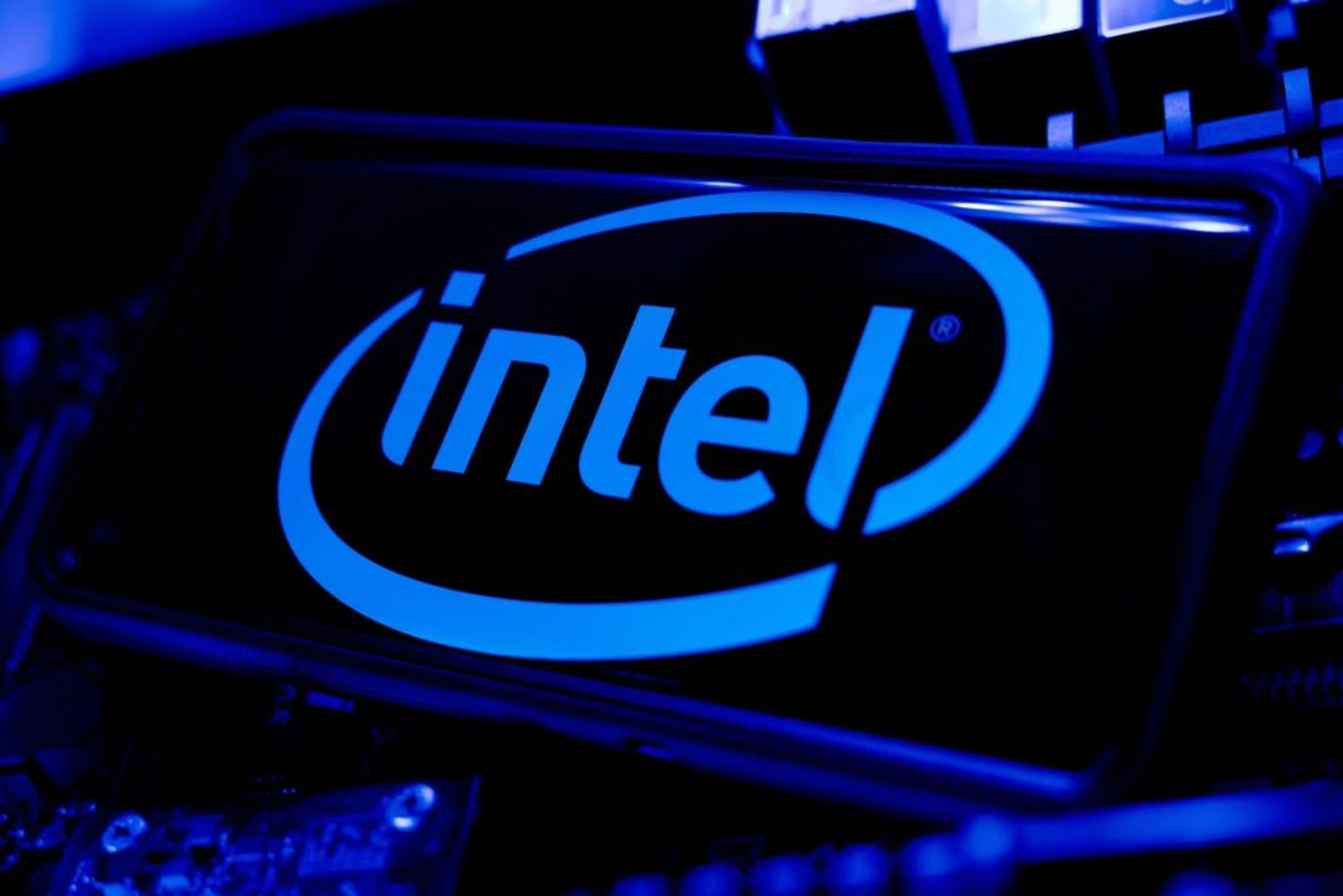 Nasdaq 100 dépasse les 28 000 points, Intel grimpe de 13 % : Marché boursier aujourd'hui | Benzinga France