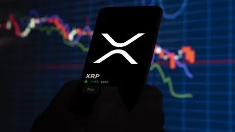 XRP rompe años de compresión: soporte clave en $73 B y objetivo de $10