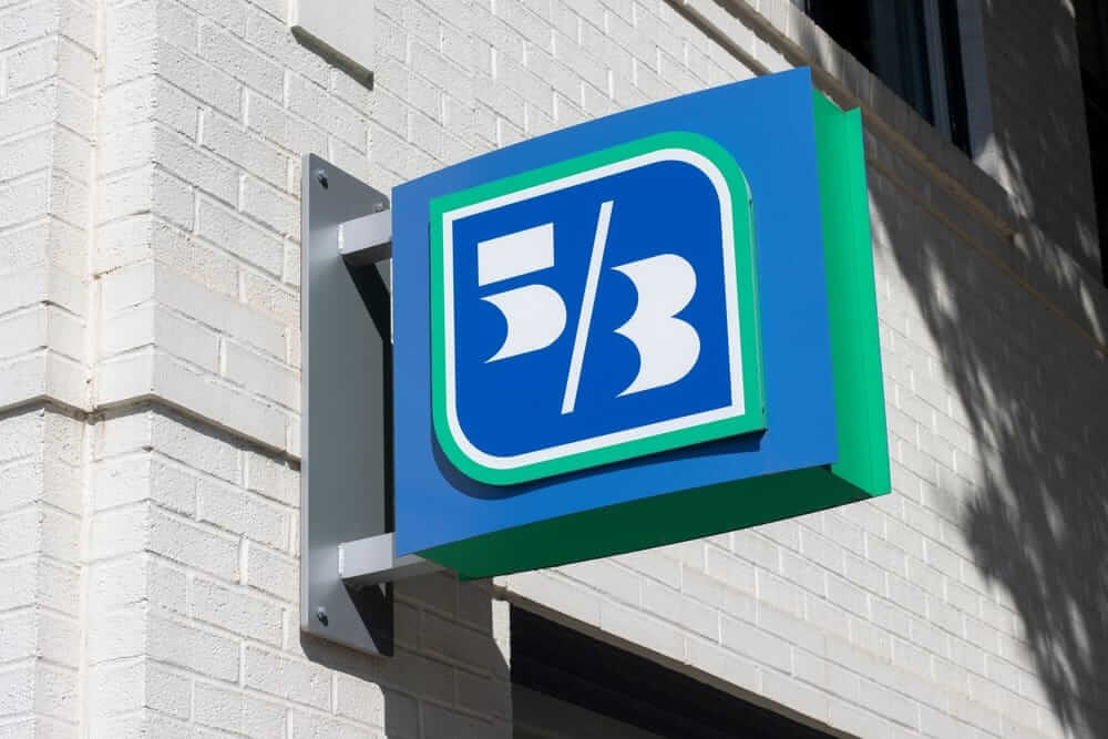 Are Wall Street Analysts Predicting Fifth Third Bancorp Stock Will Climb or Sink?