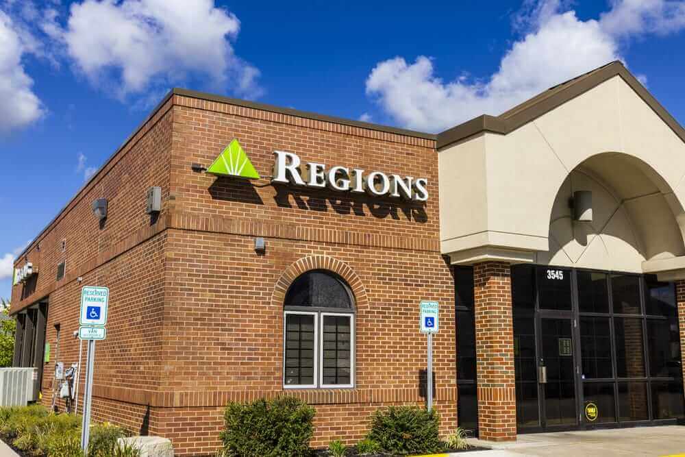 Do Wall Street Analysts Like Regions Financial Stock?