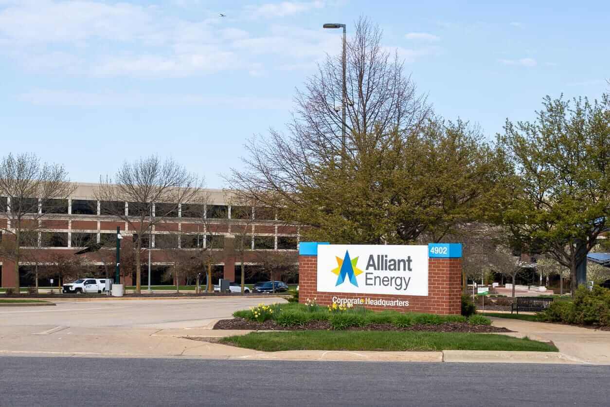 Is Alliant Energy Stock Underperforming the Nasdaq?