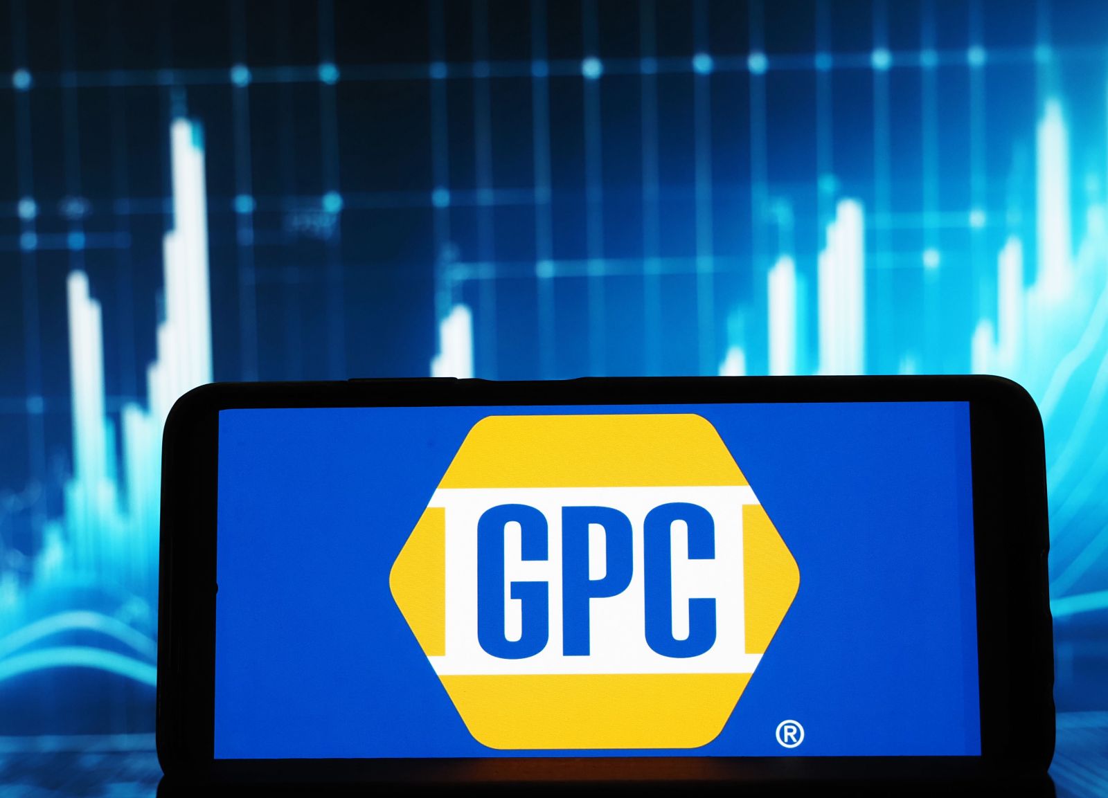 Are Wall Street Analysts Predicting Genuine Parts Stock Will Climb or Sink?