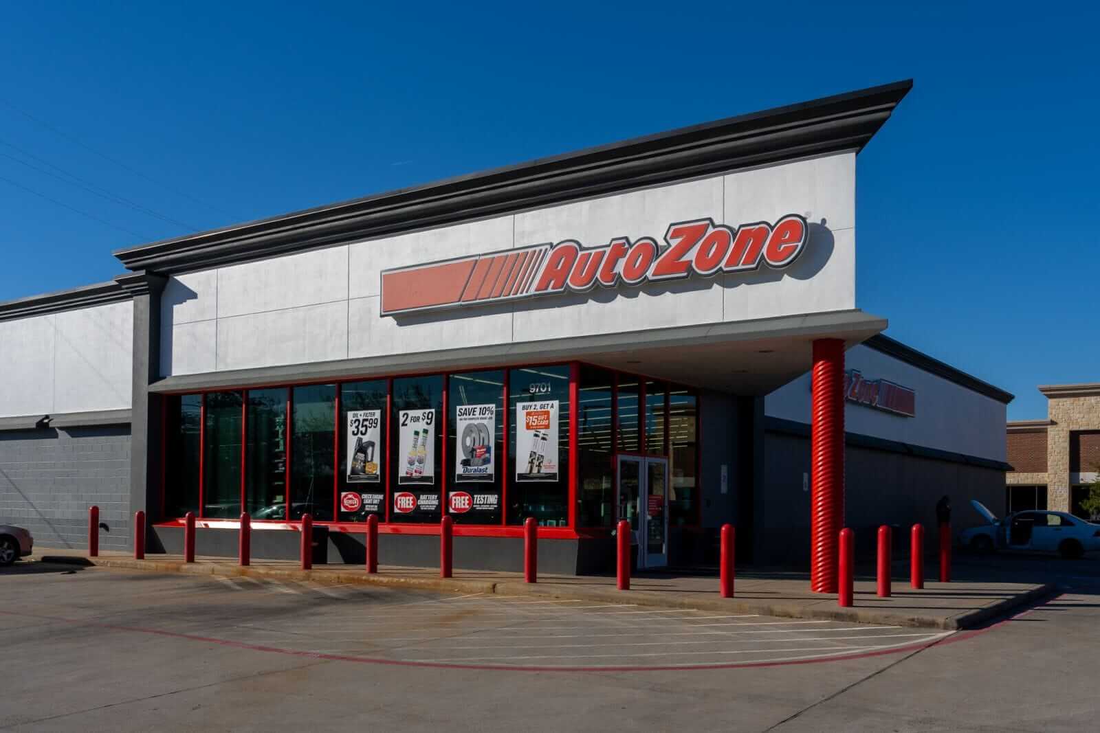 Are Wall Street Analysts Predicting AutoZone Stock Will Climb or Sink?
