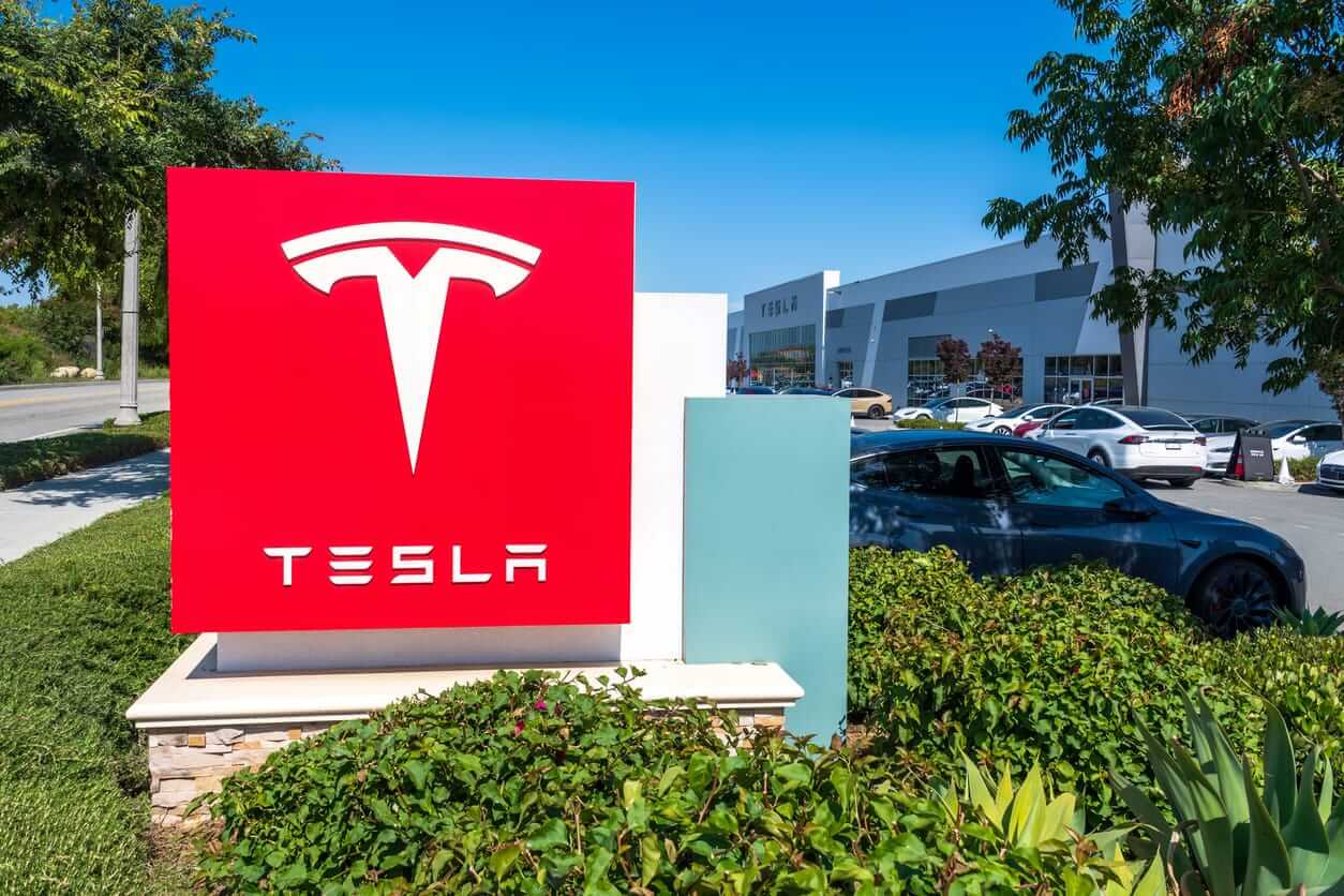 As Tesla Tapes Out the AI5 Chip, Should You Buy, Sell, or Hold TSLA Stock?
