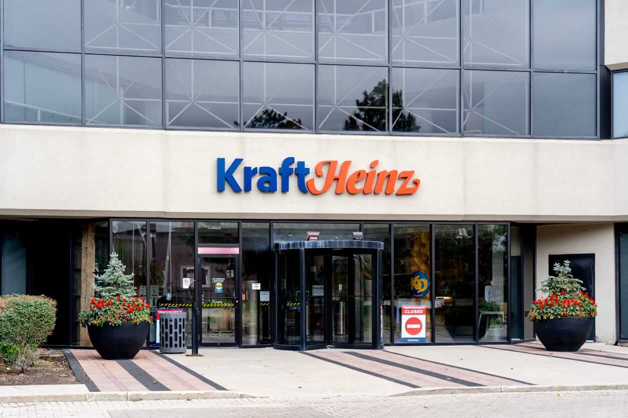 Kraft Heinz Stock: Is KHC Underperforming the Consumer Defensive Sector?