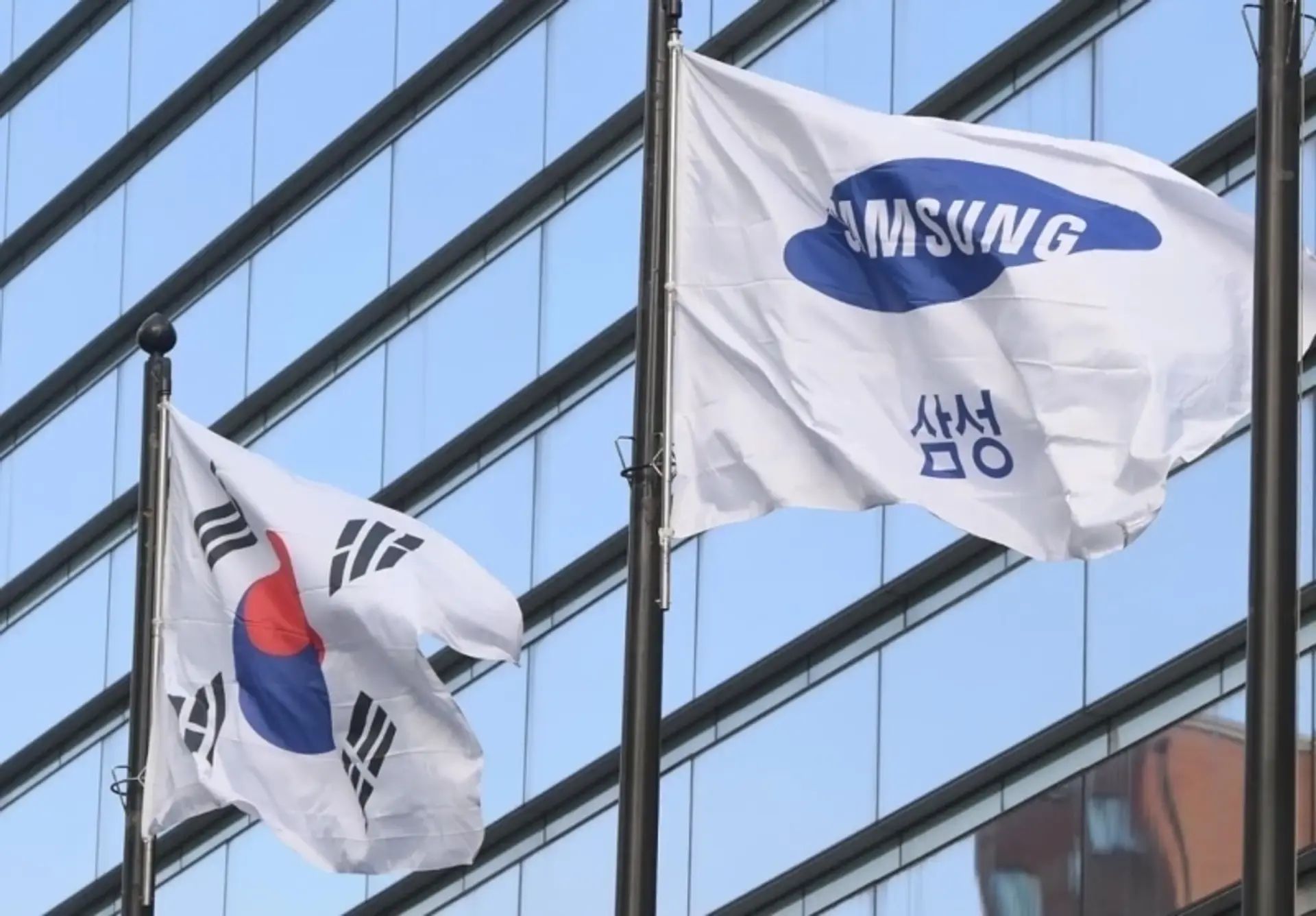 삼성전자, 2분기 영업익 추정치 10% 하향 조정…성과급 반영"-한국