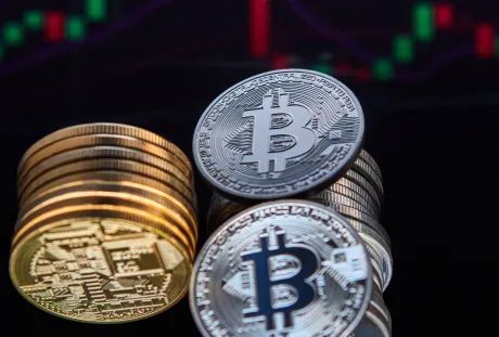 Bitcoin alcanza su cierre semanal más bajo desde 2024: Divergencia del RSI y alerta de CZ