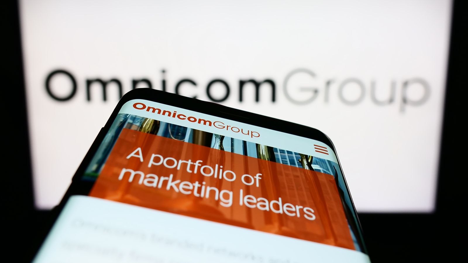 Is Omnicom Stock Underperforming the S&P 500?