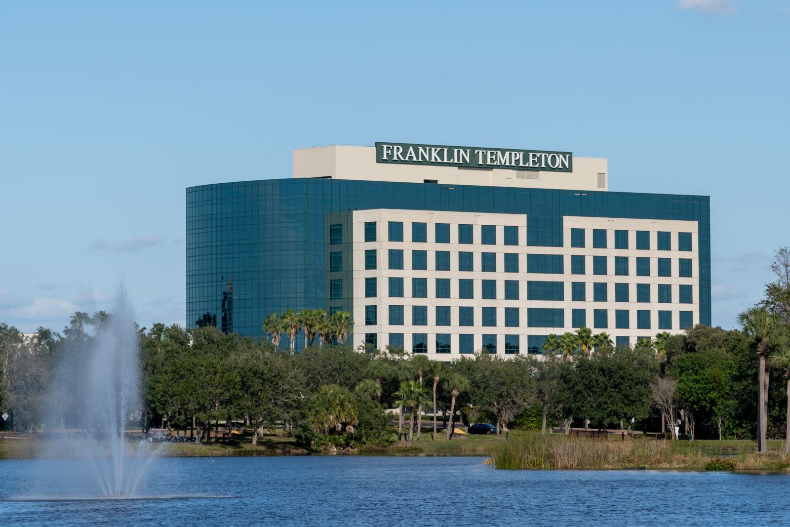 Franklin Templeton Stock: Is BEN Outperforming the Financial Sector?