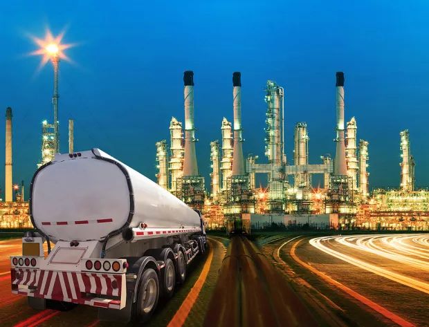 Is VG Stock a Buy as Strong LNG Growth Meets Debt and Legal Risk?