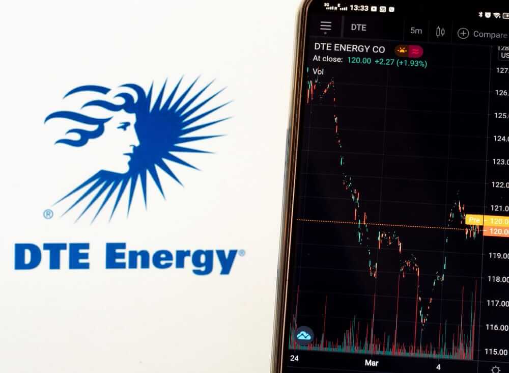 Is Wall Street Bullish or Bearish on DTE Energy Stock?
