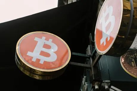 Cardone Capital integra Bitcoin en su modelo híbrido inmobiliario y busca retornos de 22‑32 %