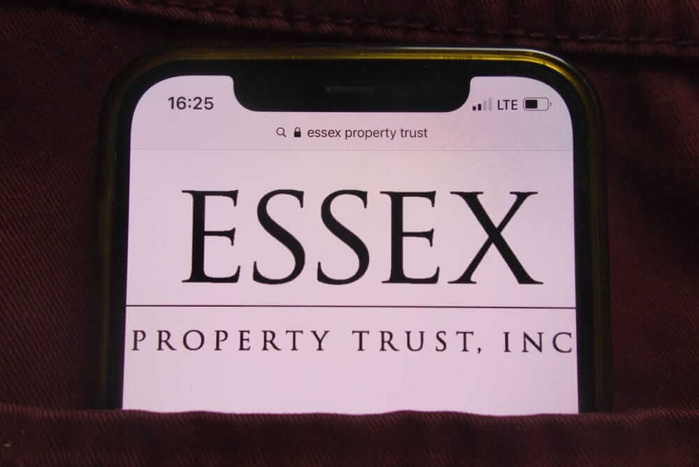 Are Wall Street Analysts Predicting Essex Property Trust Stock Will Climb or Sink?