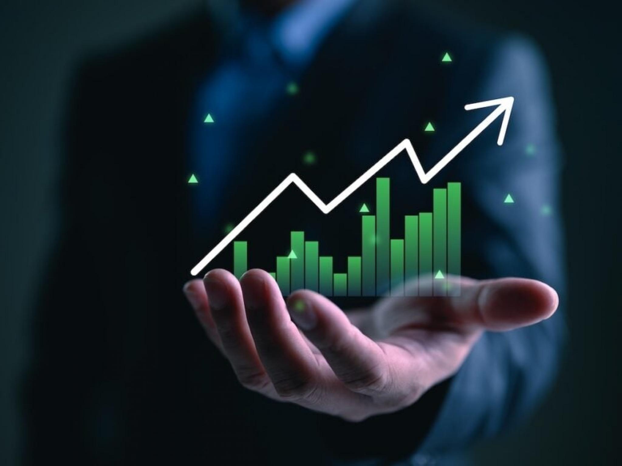 Wall Street vise son cinquième jour de gains, l'argent atteint des niveaux record à 55 $ : Qu'est-ce qui anime les marchés vendredi ? | Benzinga France