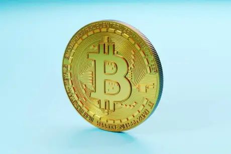 Bitcoin podría caer a $52,000: Analista advierte fuerte corrección y riesgo de ruptura bajo $30,000