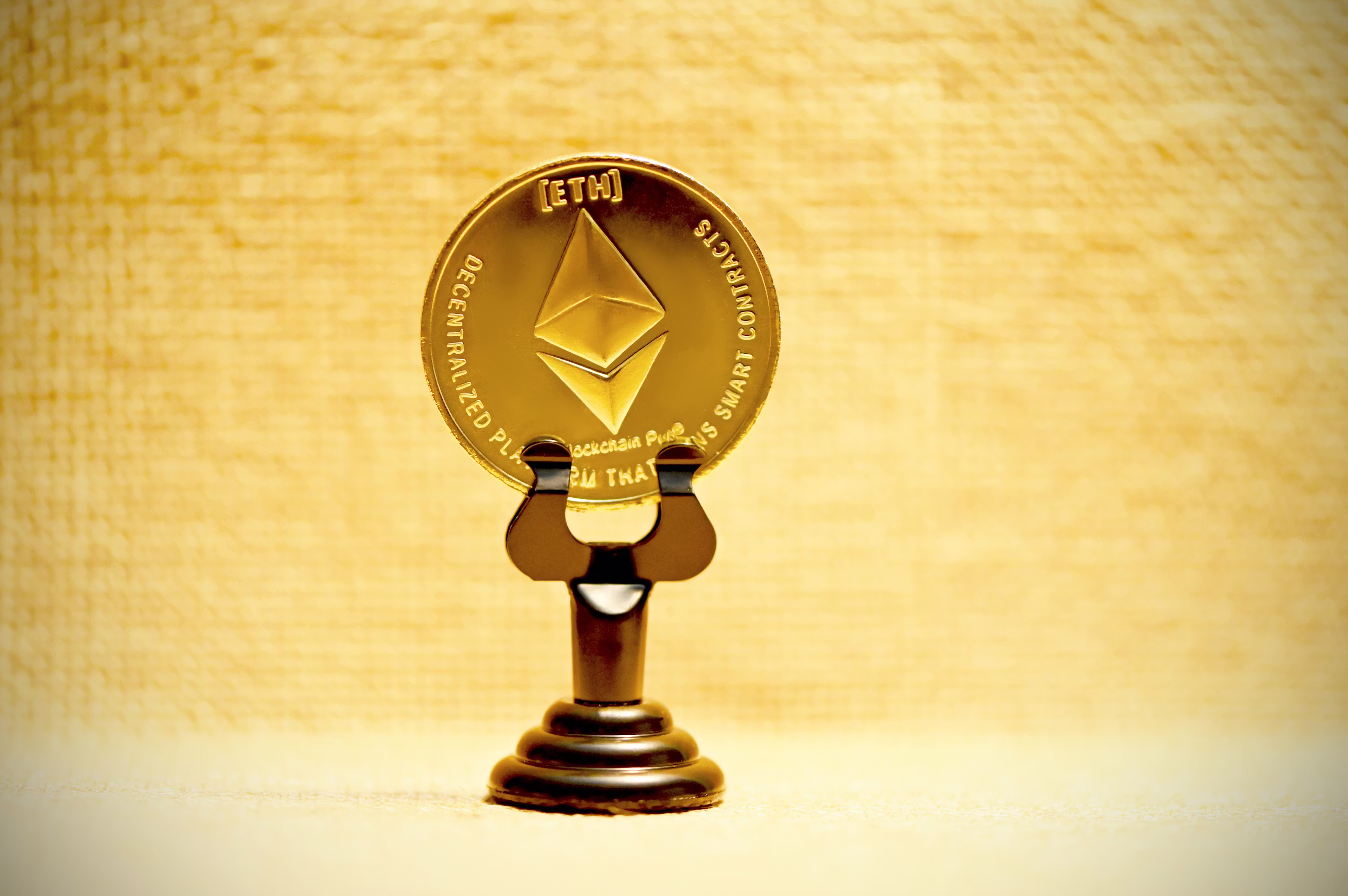 Triángulo Dorado de Ethereum: Posible ruptura al alza hacia $10,000