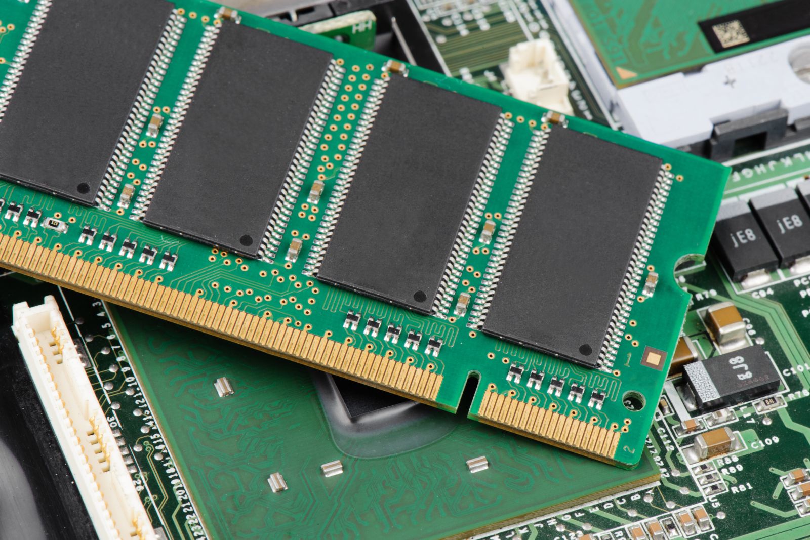 Chipmaker Sell-Off Weighs on Stock Indices