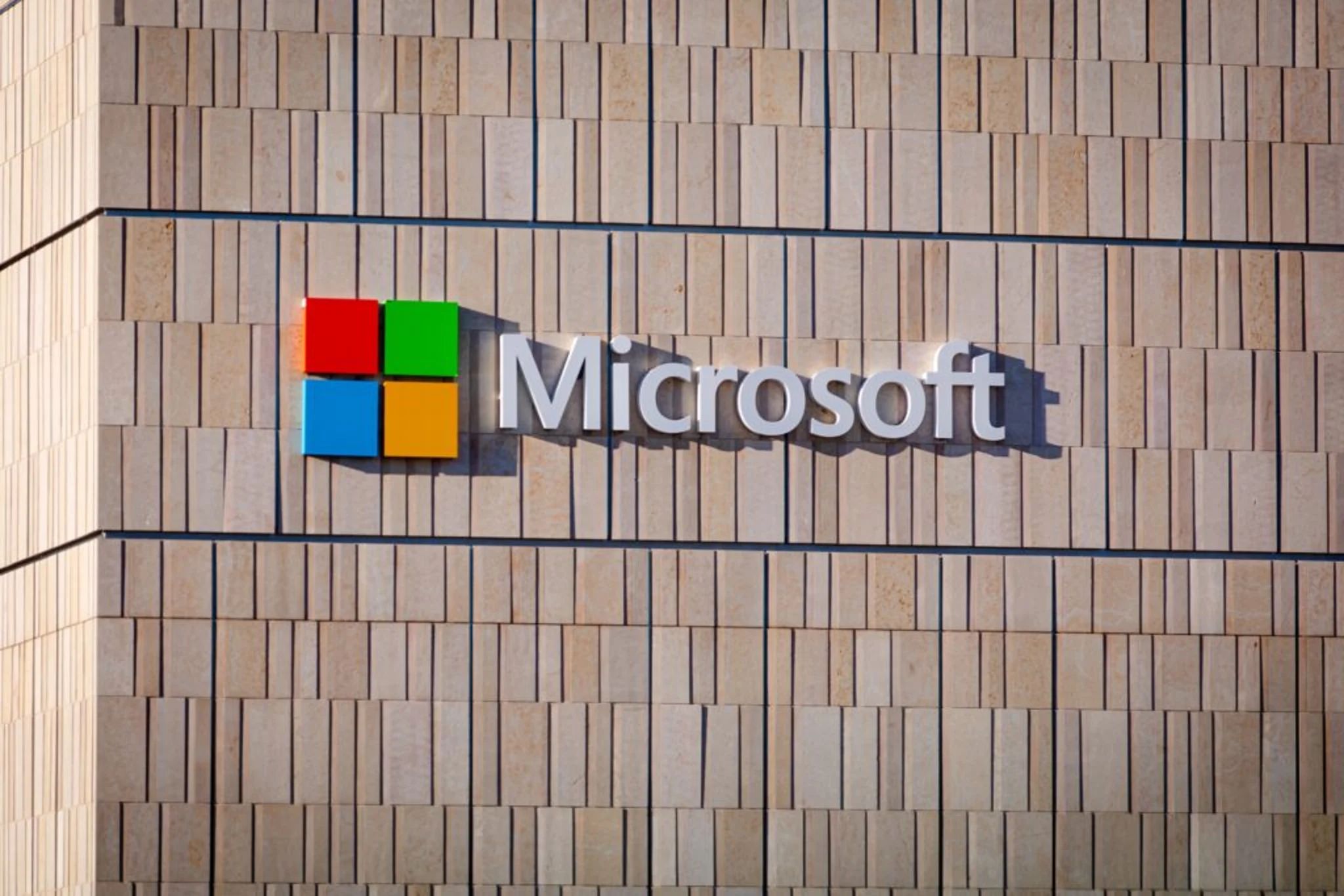 Microsoft s'appuie sur le réseau des syndicats du bâtiment pour promouvoir la littératie en intelligence artificielle | Benzinga France