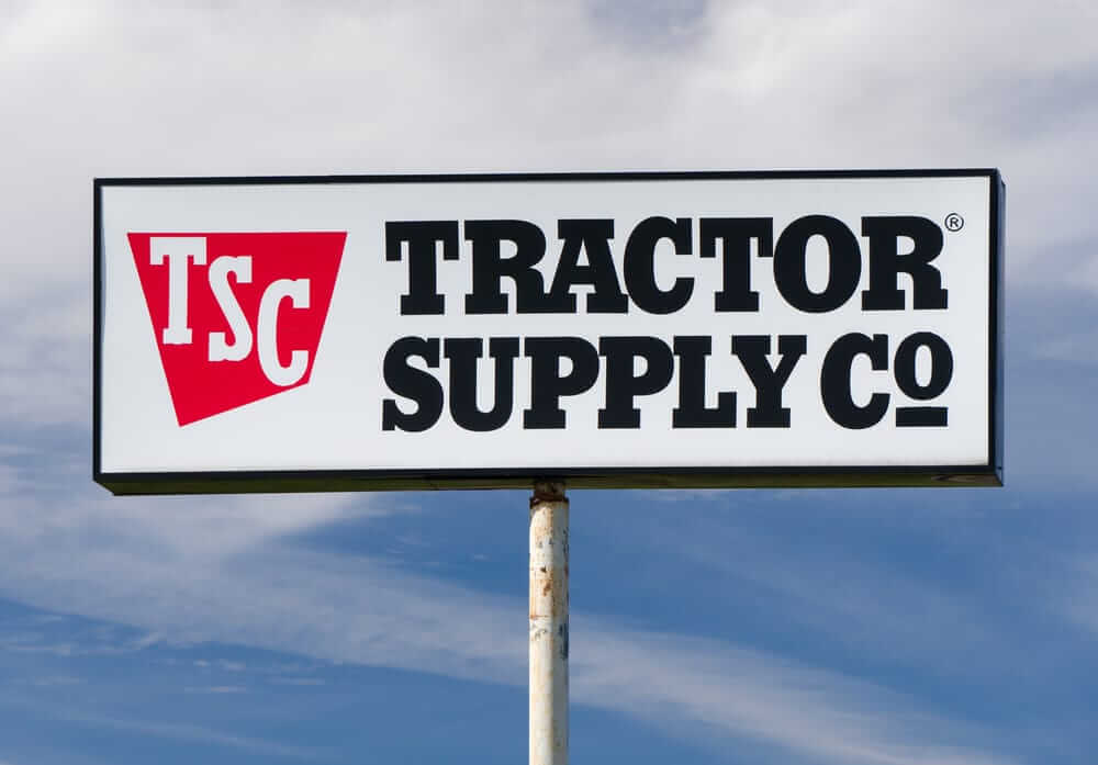 Are Wall Street Analysts Predicting Tractor Supply Company Stock Will Climb or Sink?