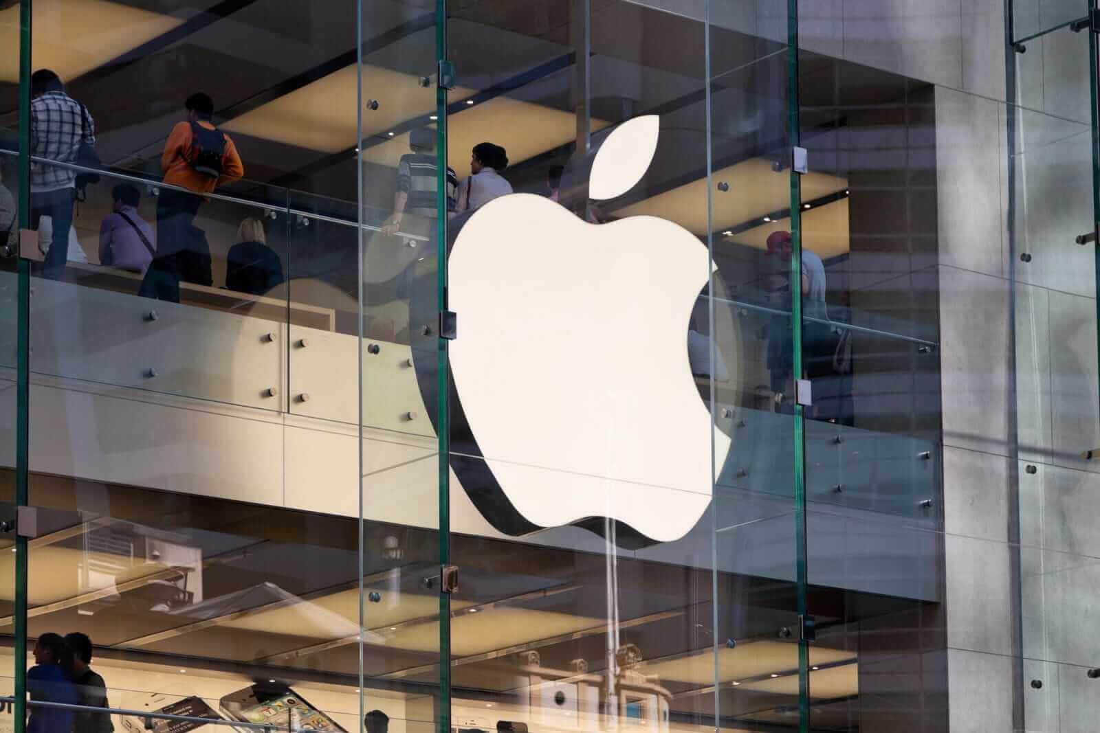 Apple Delivers Strong Free Cash Flow, But What is the Best AAPL Play?