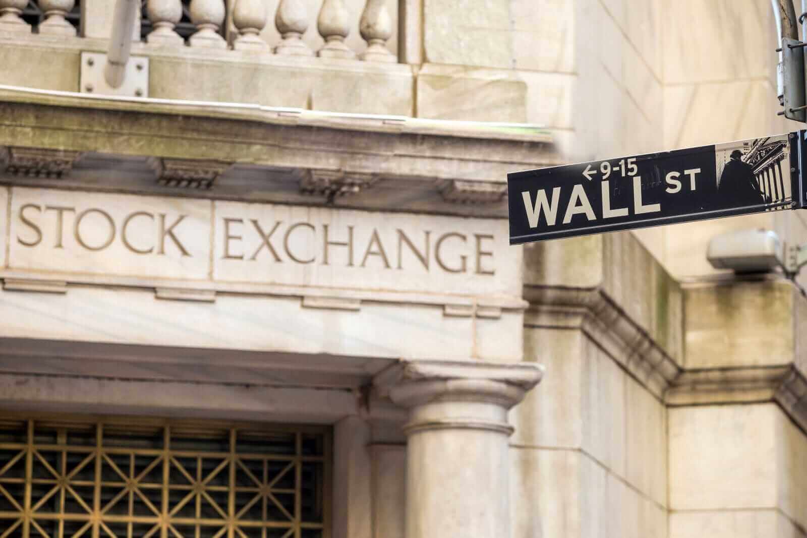 Stocks Fall as Crude Prices Soar and Bond Yields Climb
