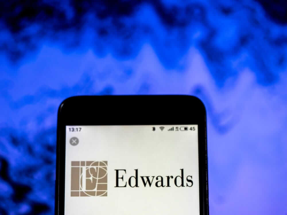 Are Wall Street Analysts Bullish on Edwards Lifesciences Stock?