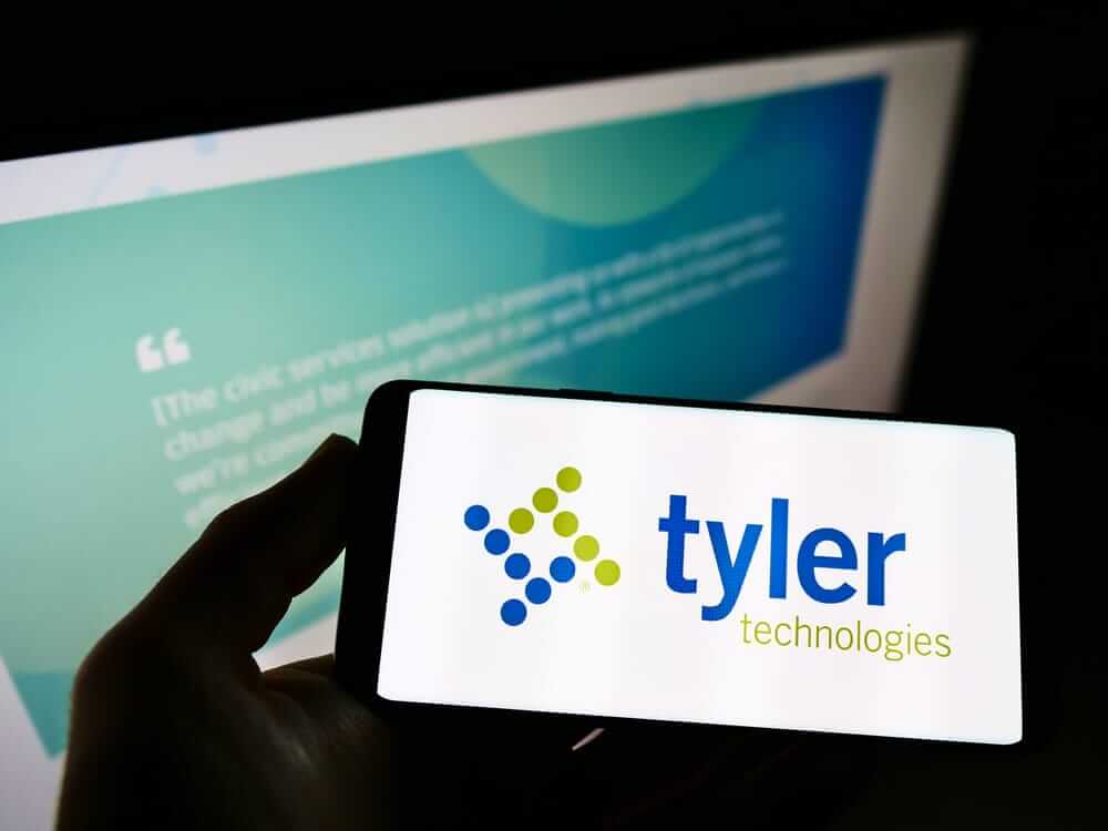 What Are Wall Street Analysts' Target Price for Tyler Technologies Stock?