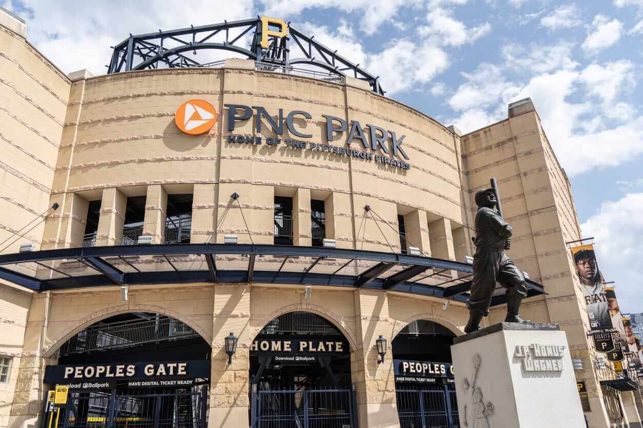 Are Wall Street Analysts Predicting PNC Financial Services Stock Will Climb or Sink?
