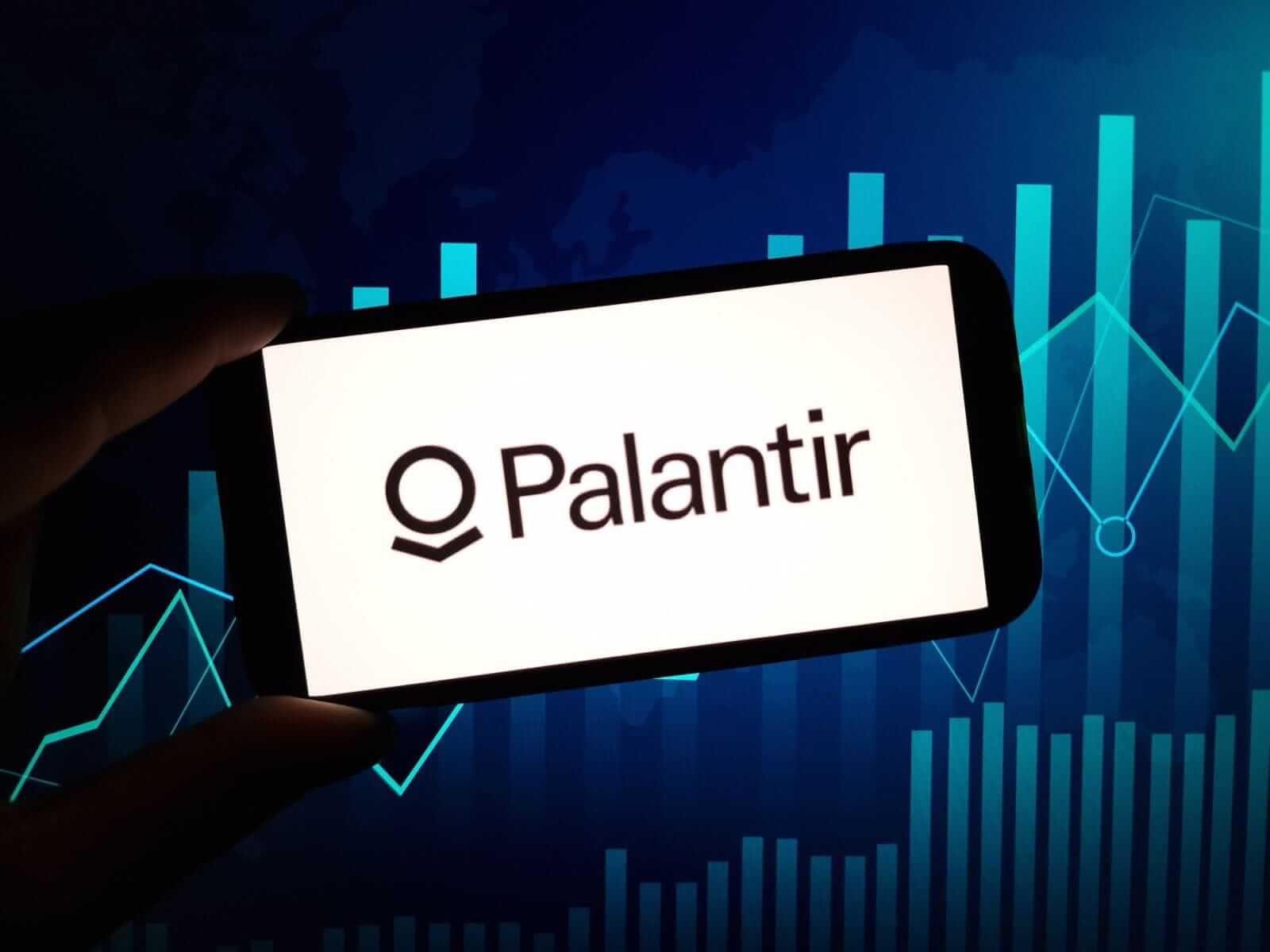 Should You Buy, Sell, or Hold Palantir Stock Amid Trump Praise?