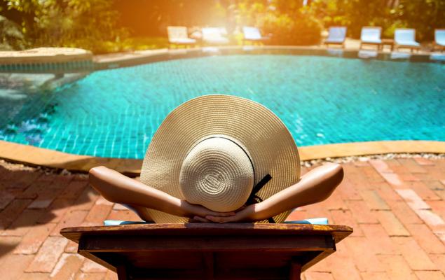 Is MGM Stock a Buy at 0.67X Sales Despite Growth and Execution Risks?