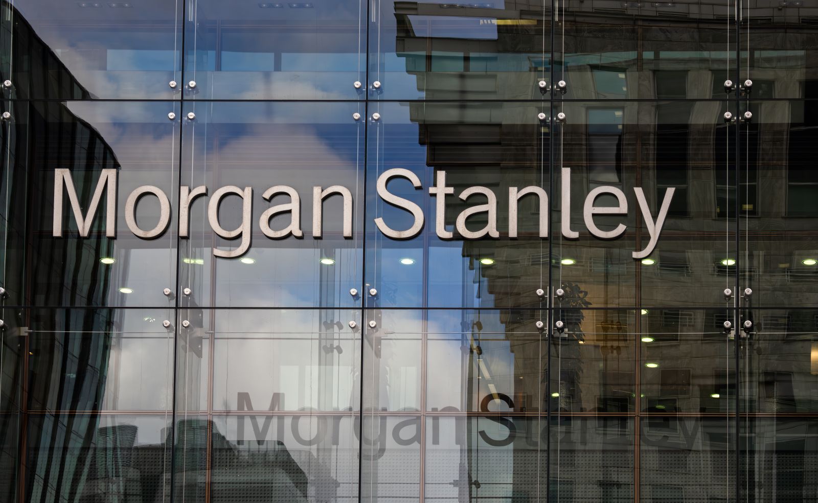 Are Wall Street Analysts Predicting Morgan Stanley Stock Will Climb or Sink?