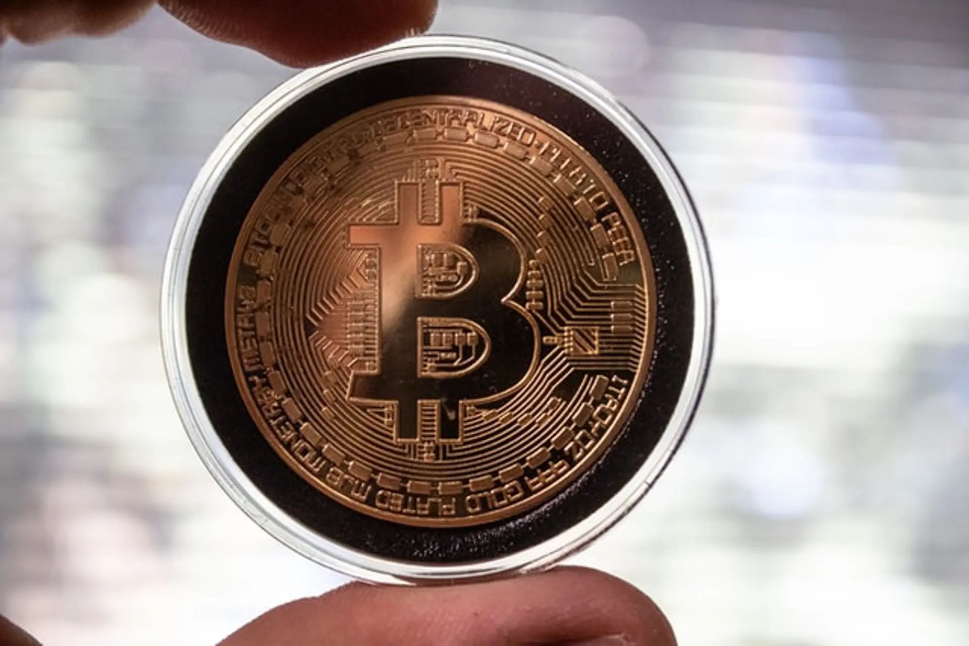 사토시 추정 379만 비트코인(BTC) 소유권 소송...익명 인물 "내 것" 주장