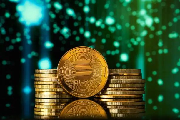 Solana SOL Reclaims $72, But Fading On-Chain Metrics Signal Weakening DEX Momentum