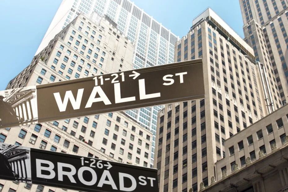 Top 3 Financial Stocks That May Plunge In May - Flywire (NASDAQ:FLYW), AvidXchange Holdings (NASDAQ:AVDX)
