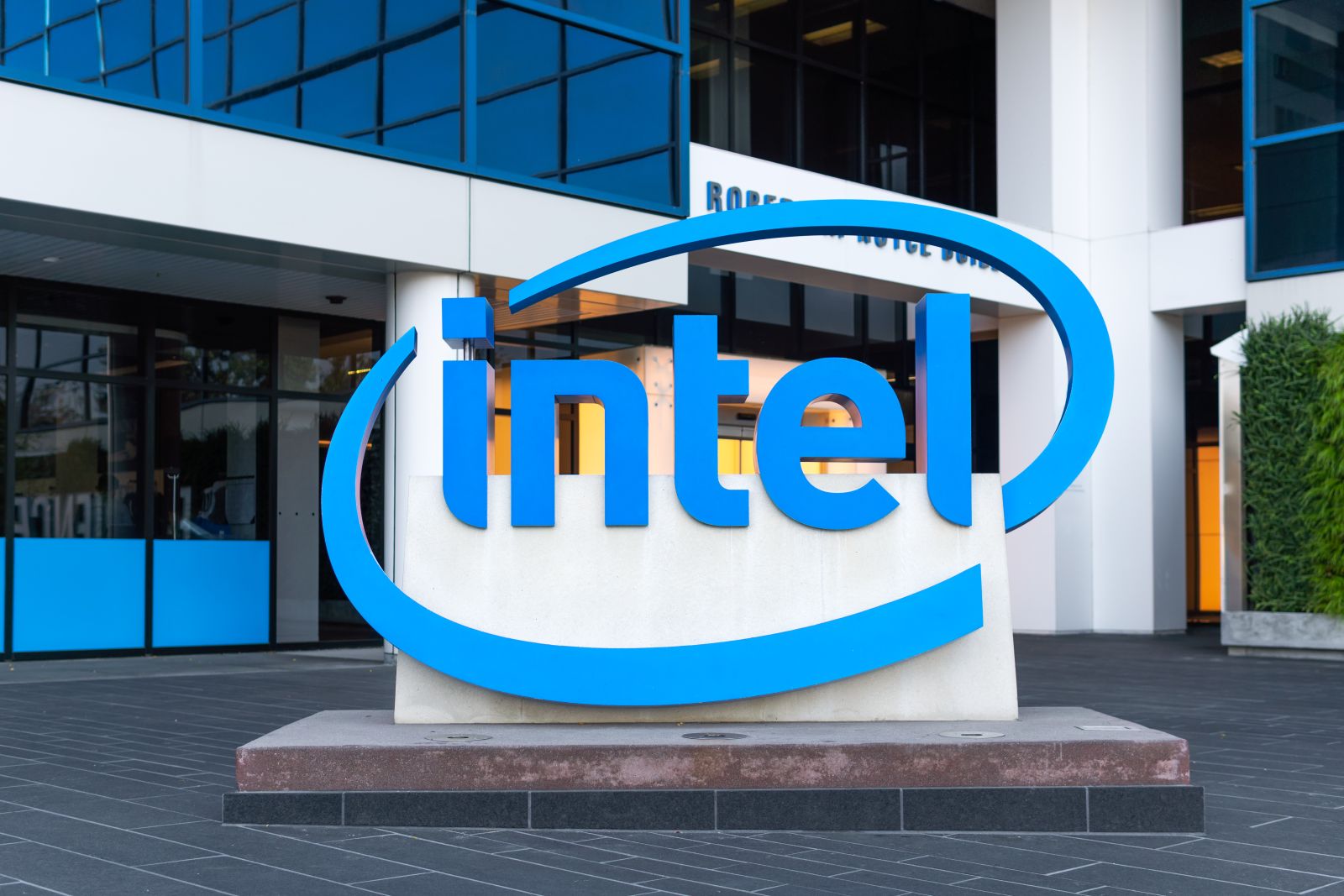 Intel’s $23 Billion Capital Raise May Have a Silver Lining for INTC Stock