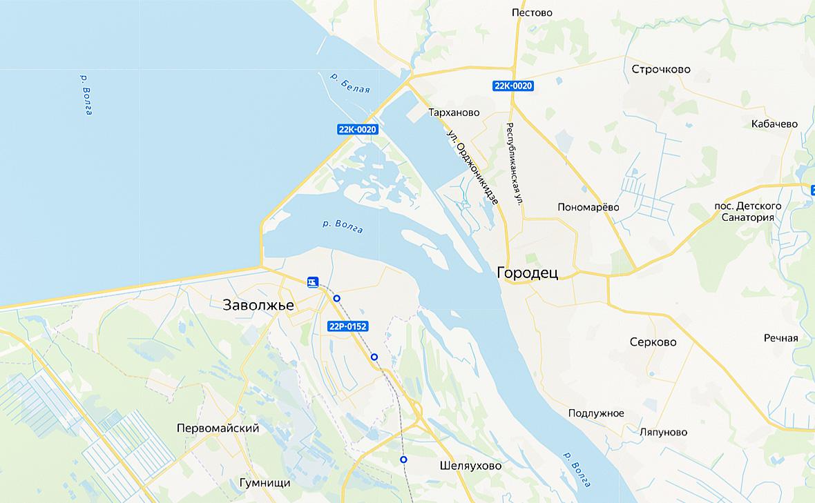 Теплоход с пшеницей сел на мель на Волге