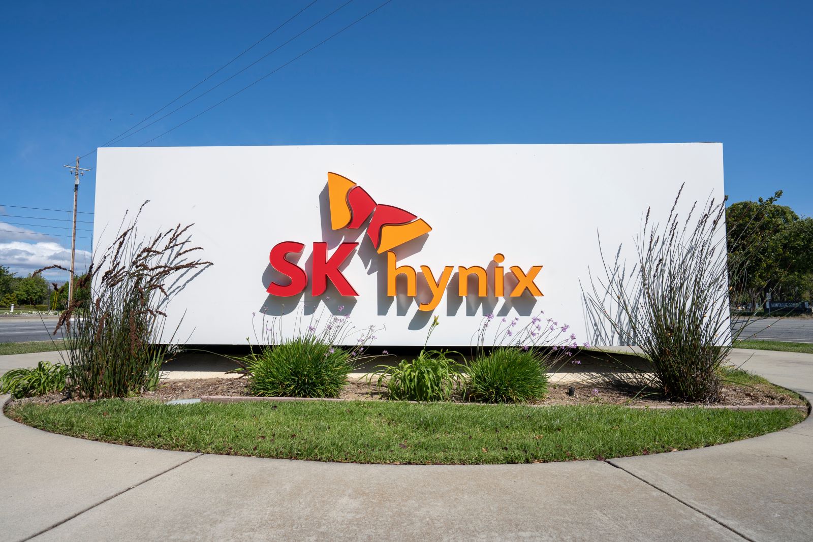 SK hynix's Solidigm Is Mulling a $45 Billion Chip Plant Investment. What This Means for SKHY Stock.