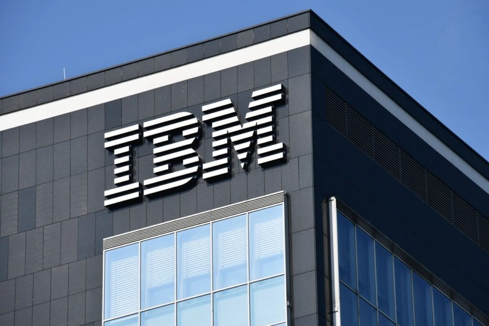 IBM dévoile des solutions de consultation en intelligence artificielle avec Adobe pour stimuler l'engagement client | Benzinga France