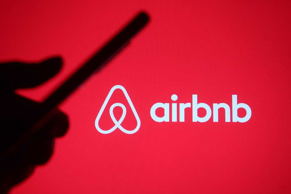 Are Wall Street Analysts Bullish on Airbnb Stock?