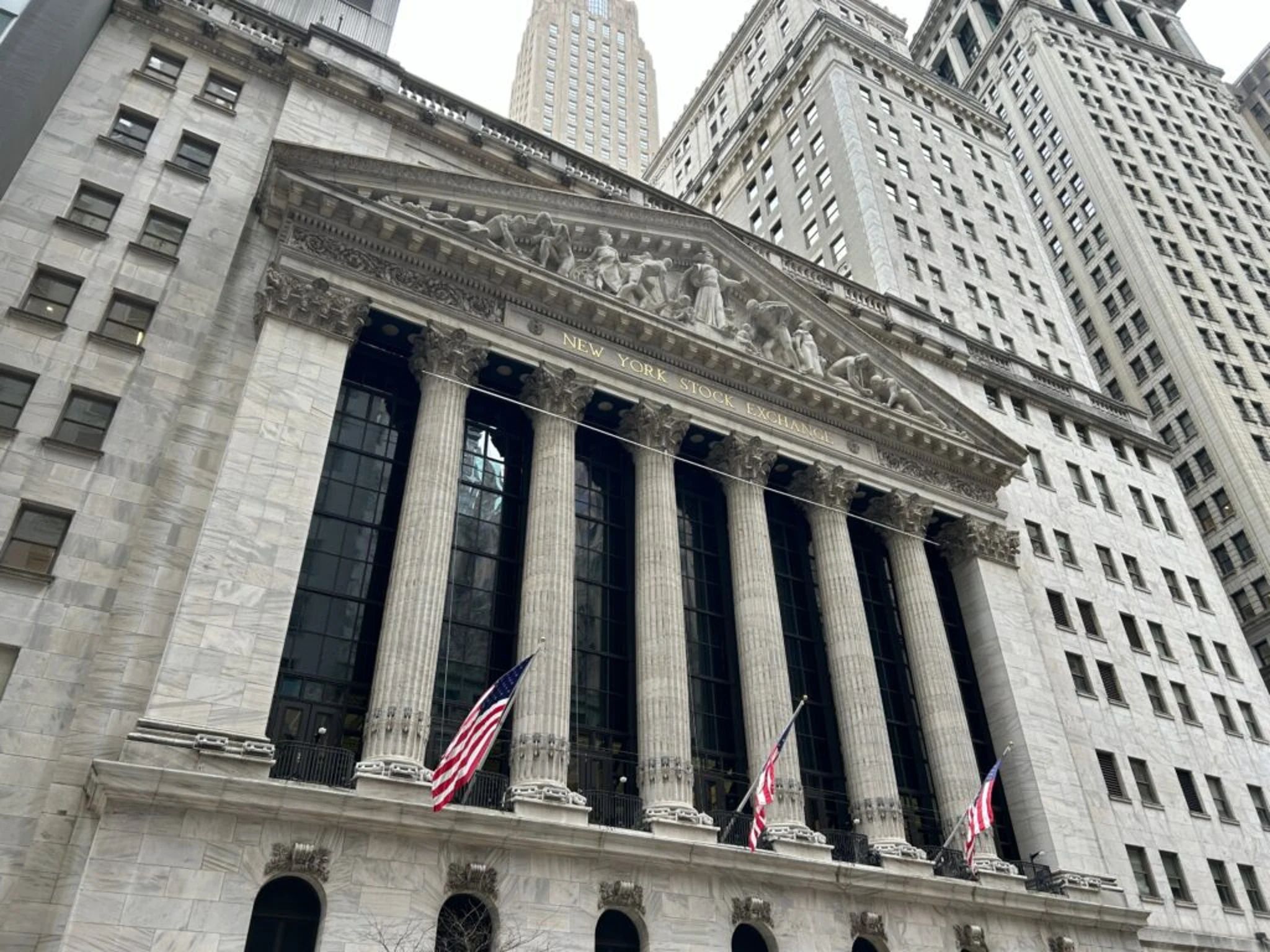 Le groupe CME envisage "CME Coin" après le succès de JPMorgan - le graphique montre une percée à 320 $ | Benzinga France