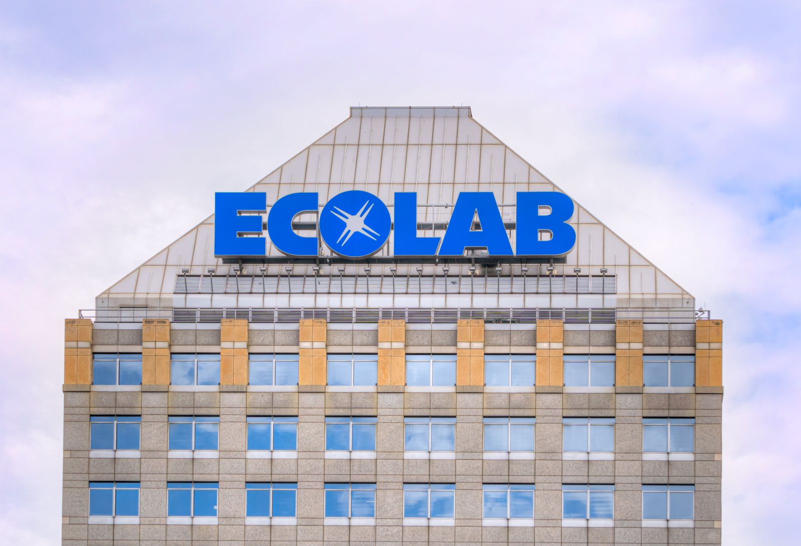 Ecolab Stock: Is Wall Street Bullish or Bearish?